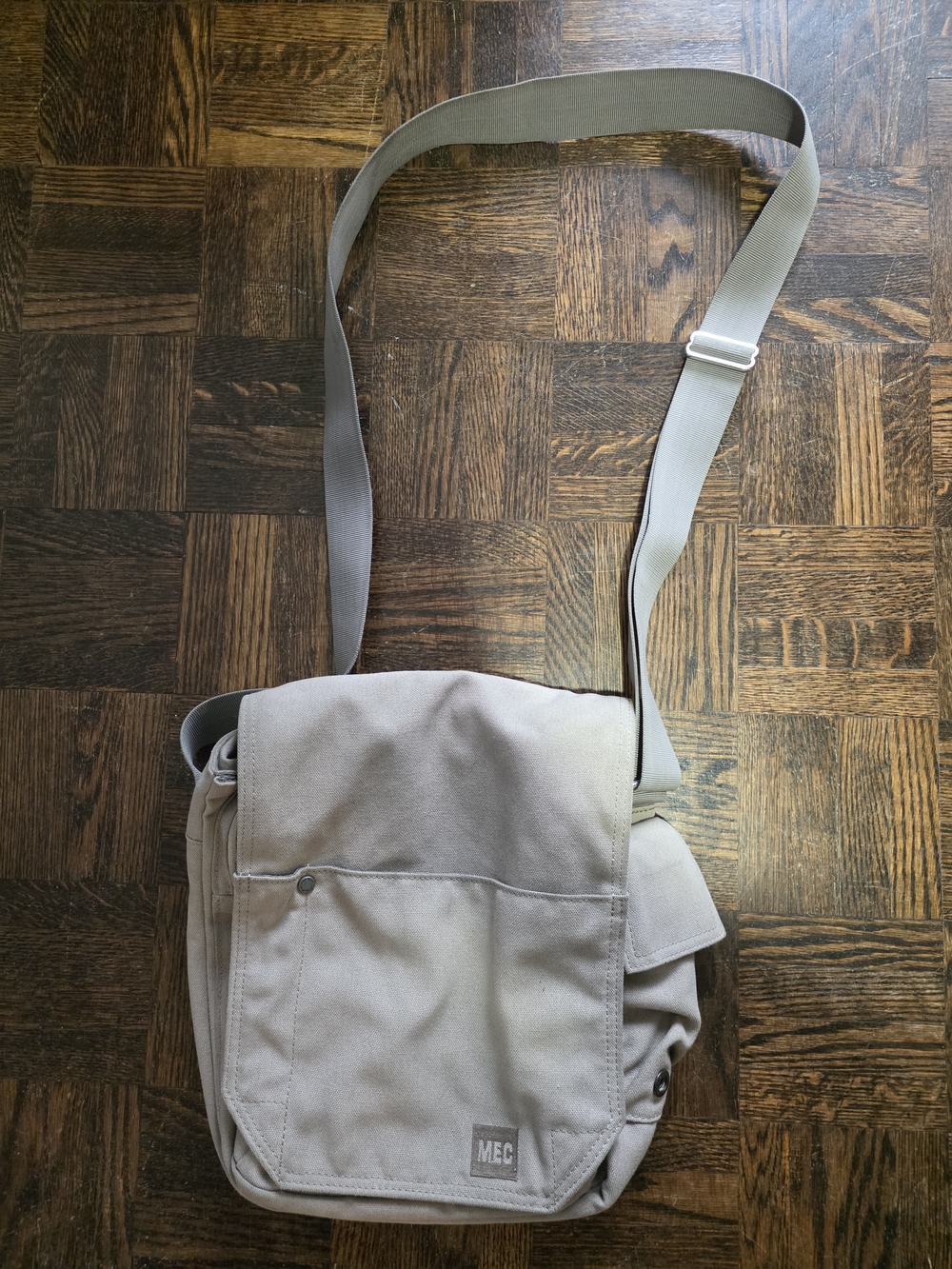 MEC Men’s Light Gray Canvas Messenger Bag